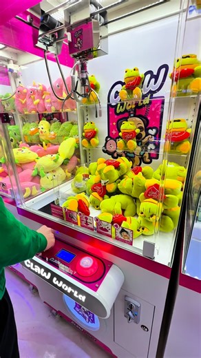 Easy Frog Claw Game Win! 😁🔥 #clawmachine #cranegame #arcade #arcadegames #clawmachinearcade | Rowland Arcade Couple