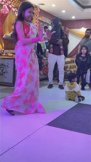 14 ko aaya na 15 ko tu 🙁 #viralvideo #dance #hindisong #girldancesong #wedding #weedingdance