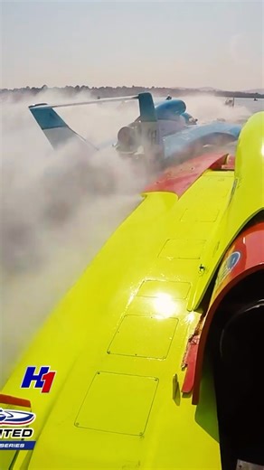 A little Pre-Race wash down 👀 Ummm…. I think something is wrong here 3,000 HP - Chinook Helicopter - Lycoming T-55 L7 Turbine Engines 190 MPH 30 ft long - 14 ft wide Carbon Fiber hulls 6750 lbs minimum @h1_unlimited_hydroplanes THE Powerhouses of Boat Racing Onboard footage by Walt Ottenad @adcmobile #Montwork / #hydroplanes #racing #speed #powerboats | MontWork