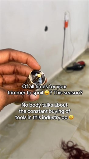 From Tripod, to hot comb, to trimmer? Can they pls produce tools that don’t get bad 😩😩😩!! #styledbytilda