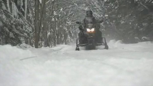 Quebec snowmobiling accident leaves 1 dead, 5 missing