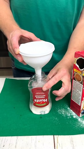 1.7M views · 10K reactions | Ketchup bottle hack This genius breakfast hack using an empty ketchup bottle is created by Network Media, Hackity Hack Club, and The Gooch. | Hackity Hack Club | Facebook