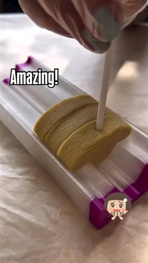 Making perfectly shaped cake pops just got a whole lot easier! 💙 Daisy Makes @daisymakes_innovations and Stover & Company @stoverandcompany are teaming up for a super sweet collaboration at The Bake Fest Oct 4-5! Join Daisy Makes owner, Amy Mucha, for a LIVE product demo where she’ll show you how to use her innovative popper system and S&C Sweet Shoppe Flavored Melting Wafers to create adorable pumpkin cake pops in record time! Whether you’re just starting out or looking to sharpen your cake po