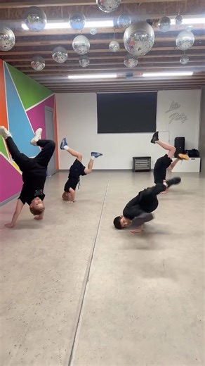 YOU READY FOR BREAKDANCE WITH AARON? 🤸‍♀️🙌🏼 This class and all our 2026 BREAKIN’ classes are super lucky to have a professional breaker teach them! Do you want to try a new style of dance? Or maybe you have a bboy or bgirl at home that’s ready to tear up the dance floor. Speaking of tearing up the dance floor - have you seen Aaron’s cool tricks? Tell us your favourite moves in the comments below 👇🏼 #dance #breakdance #danceschool #melbourne | Move Dance Co