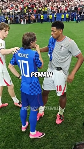 Mengapa Kebanyakan Pemain di Piala Dunia Memakai Sepatu Bola Berwarna Pink