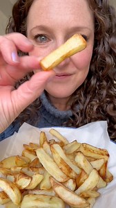 35K views · 116 reactions | Homemade oven chips ⭐️ Avoid ultra-processed oven chips by making your own at home, it’s also a great way to use up potatoes which are starting to sprout. Have you tried this method yet?#ovenchips #homemade #potatoes | The Slimming Foodie | Facebook