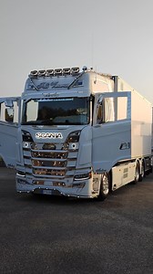 Chiudiamo L'anno In Bellezza Con Questa Meraviglia Scania S770 V8 Power! Team F.lli Veneruso! | Camionisti Per Passione