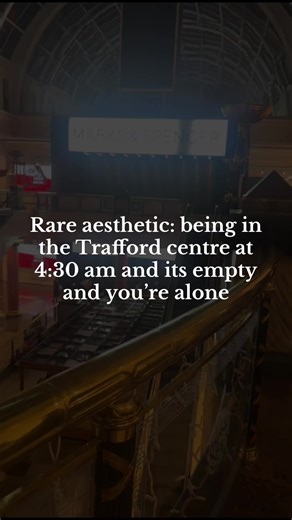 this felt surreal it was so dark and empty then full a few hours later it genuinely felt SO cool #traffordcenter #manchester #shop #sale #boxingday breaking in shopping haul Trafford London Westfield White City aesthetic rare aesthetic