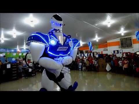 Robozão da Gazin faz a festa das crianças em Sidrolândia