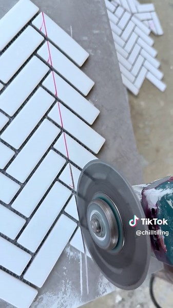Grinding … #tradiesoftiktok #foryoupage #tileinstalation #workhardplayhard #viralvideo #tiler #kitchentiling #kitchentiling #construction #viral #