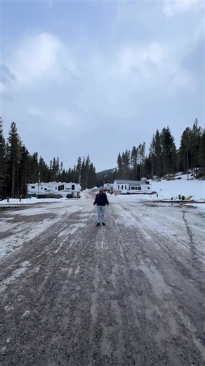 Want to bring your RV for an epic ski weekend? Located within a 5 minute walk of the base area lifts, our newly built RC sites feature a 30amp electrical outlet and access to a spacious wash house and black water dump. The perfect place to basecamp for a weekend getaway in the mountains! Head to the link in our bio for more info and to book today! | Castle Mountain Resort