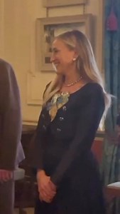 160K views · 659 reactions | And just like that, New York royalty met actual royalty. Carrie Bradshaw would be so proud. Look at that curtsy!  | HELLO! | Facebook