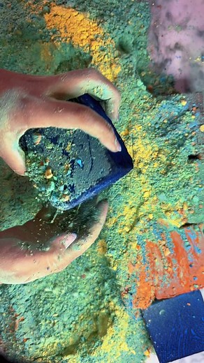 Artistic Techniques Using Multi-Colored Pigment Powders