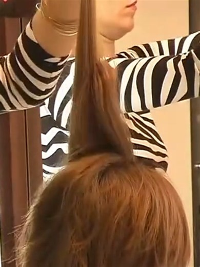 Blond Woman Goes From Long to Short Hair – Quick Salon Cut