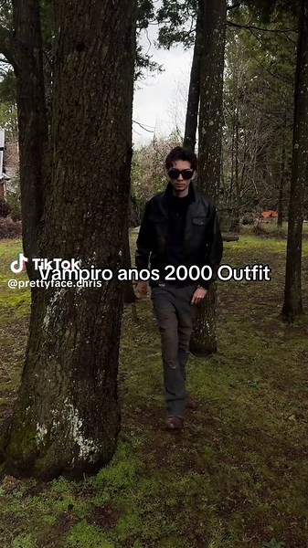 Vampiro anos 2000 outfit — looks góticos e streetwear