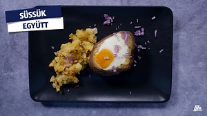 Töltött burgonya Hozzávalók: 2 db burgonya 2 ek NATURE’S GOLD vörösbab 1 fej lilahagyma LE GUSTO só, bors 2 db GOLDLAND mélyalmos tojás 4 ek MINOS olívaolaj Elkészítés: A burgonyát héjában, sós vízben megfőzzük. A tetejéről levágunk egy kalapot, majd egy kanállal vagy golyózóval kiszedjük a belsejét. Beletesszük a babot, az aprított lilahagymát, ízlés szerint sózzuk, borsozzuk, majd ráütjük a tetejére a tojást. A kikanalazott burgonyát sózzuk, borsozzuk, összeforgatjuk az olajjal, és mindent egy
