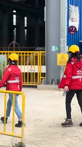 Estas 2 mujeres llegadas de la China operan las grúas que hacen los pilotes para el Metro de Bogotá, parte 3 | Las2orillas