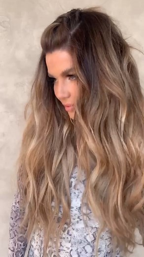 Chrissy Ellingson Rasmussen on Instagram: "Easy half-up tutorial 😍 @kendy.du #hairby_chrissy #habitsalon #hairstyles #hairstyle #halfuphalfdownhairstyle #easyhairstyles #easyhair"