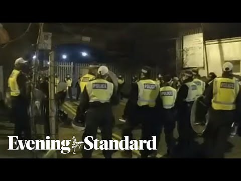 Covid-19: Riot police shut down 300-strong illegal rave in Hackney, east London