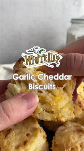 Easy Garlic Cheddar Biscuits Recipe