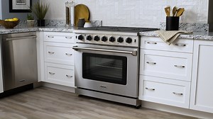 THOR Kitchen’s Gas Ranges are powerhouses designed with pro features and functionality. With dual burners, continuous grates and a commercial convection fan, these ranges bring the thunder and take you cooking to the next level. | THOR Kitchen