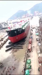 The moment the giant ship was launched into the water. | Giant Machines