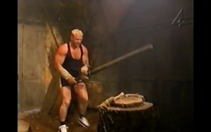 瑞典大力士Magnus Samuelsson 挥舞超重巨剑