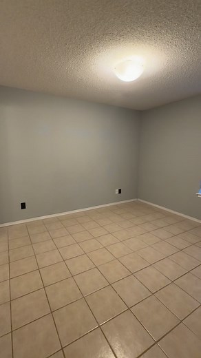 💥💥$170,000💥💥 3bd 2ba 945sf. 📍El Paso tx 79938 This charming 3-bedroom, 2-bath home offers 945 sq. ft. of living space, a single-car garage, and refrigerated air. Interior features no carpet throughout and includes a stainless-steel dishwasher and stove that will convey. The home is well maintained and showcases complete front landscaping for great curb appeal. Conveniently located within walking distance to Chester Jordan Elementary, this property is perfect for first-time buyers, or invest