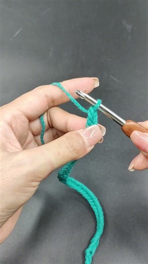 Simple Crochet Chain Stitch Tutorial 🪡#knitting #crochet #tutorial #shorts