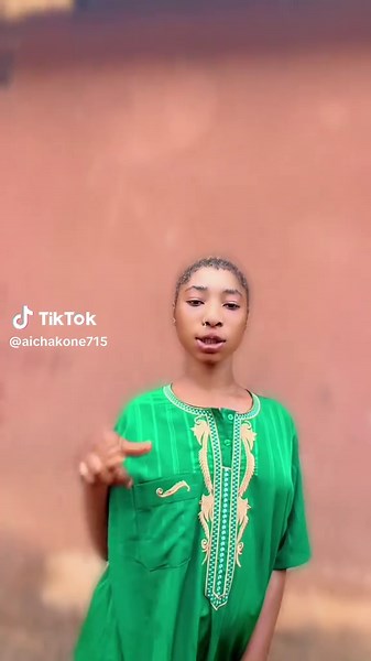 Vidéos de La Préfère de bb dollar 💵 🫧 (@aichakone715) avec son original - Cache sympa la voix d’or 🎤