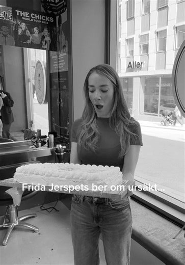 Frida ber om ursäkt för hemklippning – Nattis älskar bakverk