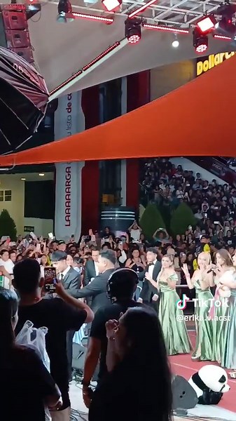 @Oscar Junior custodio #megaplazaindependencia #labellaluzoficial #paratiiiiiiiiiiiiiiiiiiiiiiiiiiiiiii #orquestalabellaluz