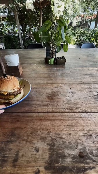 DIY Cafe Tutorial: Mobile Videography Tips and Camera Tricks