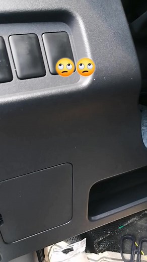 Paalala lang ulit mga idol. Wag tangkilikin yung mga ganitong installation. Dahil security at safety ang GPS tapos ganyan lang nila ikabit. Masyadong dugyot ang gawa pong ganyan. Wag nyo ng ituloy pag dyan lang sila mag kabit ng gps mga boss dahil napaka daling makita at matanggal.. Sayang lang pera. At delikado ang sasakyan nyo. Basura yung ganyang gawa  | RKJ GPS Installation Services - NROL CRIS | Facebook