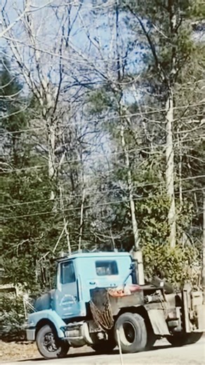 Train horn on a mobile home hauler!!!