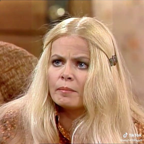 Edith Is Hiding Something (ft. Jean Stapleton) | All In The Family #AllInTheFamily #JeanStapleton #EdithBunker #ClassicTV #RetroSitcom