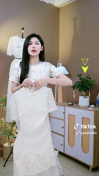 ( Tặng Áo Dây Lụa) Set Áo Ren Trắng Cổ V Tay Bồng Quần Xuông Sang Chảnh Hot by Hp