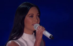 Watch Kacey Musgraves Perform “Rainbow” at the 2019 Grammy Awards