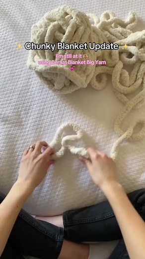 #stitch with @Sab’s Stuffies check out the first video for the finger crochet chunky blanket tutorial 🫶🏼 Took my project back out today and did another ball of the Bernat yarn 💖 I’m at 5 bundles I’ve used because I wanted to make the blanket fit our queen size bed 💗 I’m super happy with how it’s been turning out 💕 #fingercrochet #fingercrocheting #fingercrochetproject #fingercrochetblanket #fingerknitting #fingerknittingblanket #fingerknittingideas #fingerknittingfun