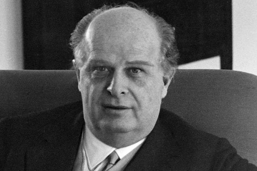 La storia di Adriano Olivetti: “La fabbrica è una tortura per lo spirito, bisogna capire gli operai”