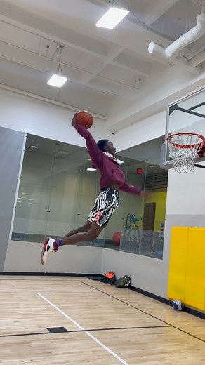 10K views · 72 reactions | Absolutely destroyed it. Follow @dariusjrag for more videos.#basketball #dunk #dunks #explore #explorepage #vert #jump #jumps #jumper #dunkcam #bounce #hops #nba #dariusjrag | �Darius� | Facebook