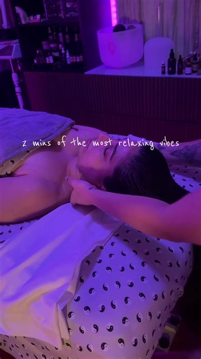 No editing, just vibes ✌🏽 Slow flow treatments are the best, you can’t change my mind. I will take this over someone digging in or slapping my face any day. #somaticmassage #somaticfacial #somaticfacialmassage #neckmassage