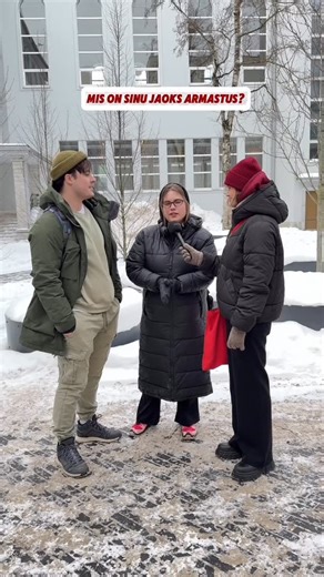 ”𝘽𝙄𝘽𝙕 𝙎𝙏𝙊𝙍𝙀” on Instagram: "Valentinipäeva (ja uute charmide) puhul käisin tänaval jagamas seda, millest need charmid inspireeritud on, ehk Jumala ilma tingimusteta armastusest! Aitäh vastajatele ja nad said oma julguse eest ka endale bag charmi!🤭 Andre palus jagada, et TLÜl on homme sõbrapäeva pidu! Minge siis kohale:D. Pikemad inteka versioonid lähevad @bibz_store Tik Toki üles!:) Ja ärge unustage, et Jeesus armastab teid!!!"