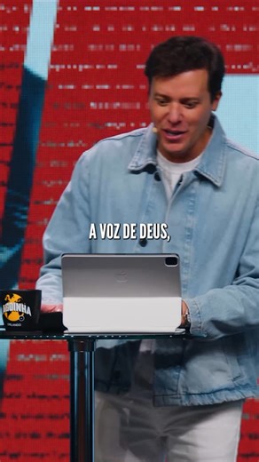 Andre Valadao on Instagram: "Se você andar de fato com Deus, você vai ter discernimento para viver sua vida da melhor forma! Minha oração é que você ouça a voz de Deus todos os dias e seja sensível a ela. A pregação completa está disponível no Youtube LagoinhaUSA! #AndreValadao #Lagoinha #Jesus"