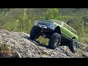 Vaterra Ascender Chevy Suburban rock crawling, 4x4 off-road RC adventure.