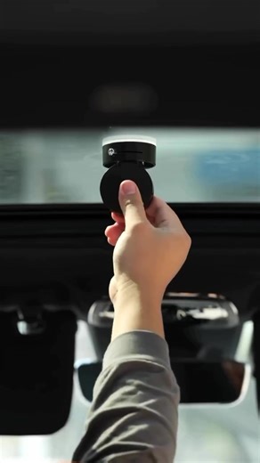 Ultra-Strong Vacuum Seal. With 66 pounds of force required to move the HyperMount, it will never fall down on a bumpy road. #carmount #carmountholder #mobileholder