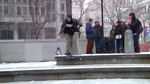 Der legendäre Love Park ist seit Montag Geschichte, aber vorher gab es noch eine letzte große Session. Das konnten auch Eis und Schnee nicht verhindern! Zum ganzen Clip: http://bit.ly/RIP-LovePark | Playboard Magazin