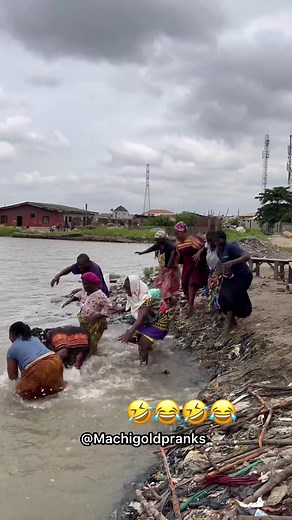 Follow the ladder 😭😭😭😭😭🤦🏿 😂🤣🤣🤣🤣🤣🤣🤣🤣🤣 #goviral #viral #machigoldpranks #pranks #prank #prankster #discover #trend #trending #fyp #foryou #fypシ #foryoupage #tiktoknaija #tiktoknigeria #tiktokindia #tiktokuk #tiktokusa #dontletthisflop