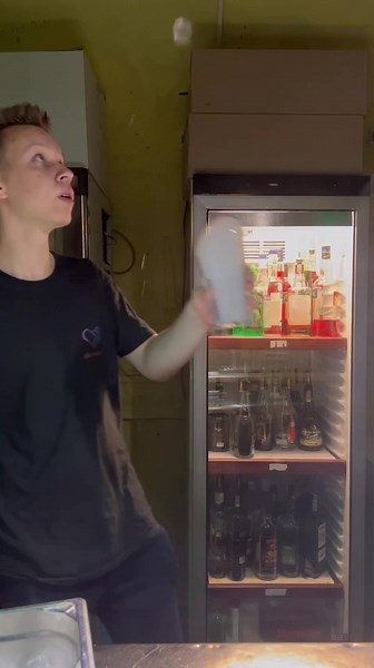 Bubbles hit the bar#bartender #flairing #magic