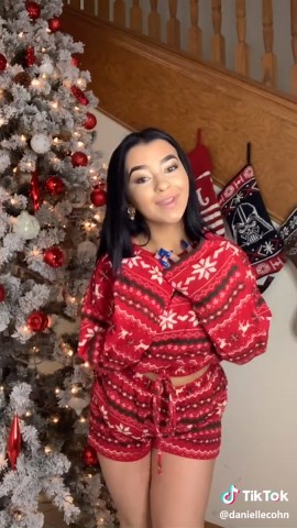 It’s almost Christmas ❤️🥰